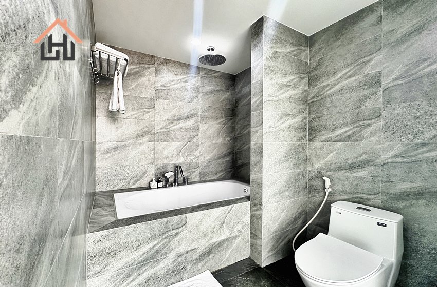 Lake-view duplex 3 bedroom apartment in Tay Ho, Hanoi