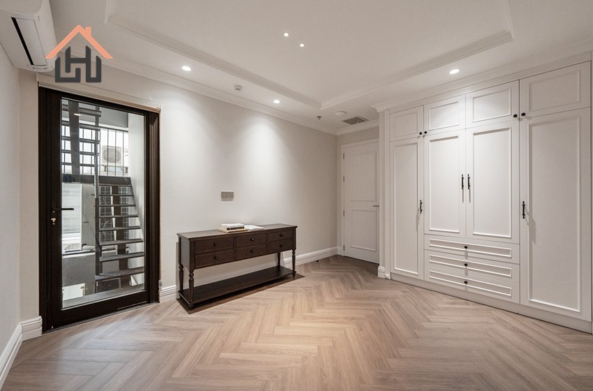 Gorgeous three bedroom apartment with lake view for rent in Tay Ho, Hanoi