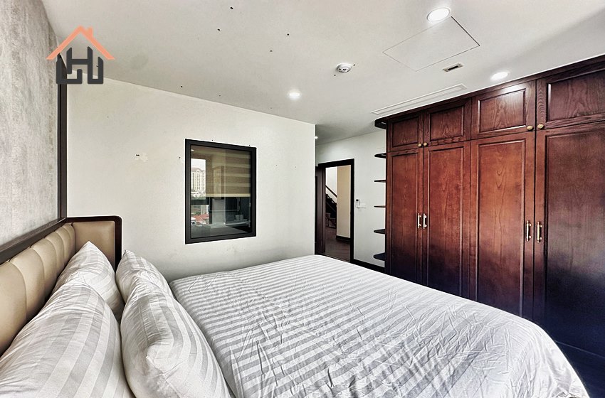 Lake-view duplex 3 bedroom apartment in Tay Ho, Hanoi