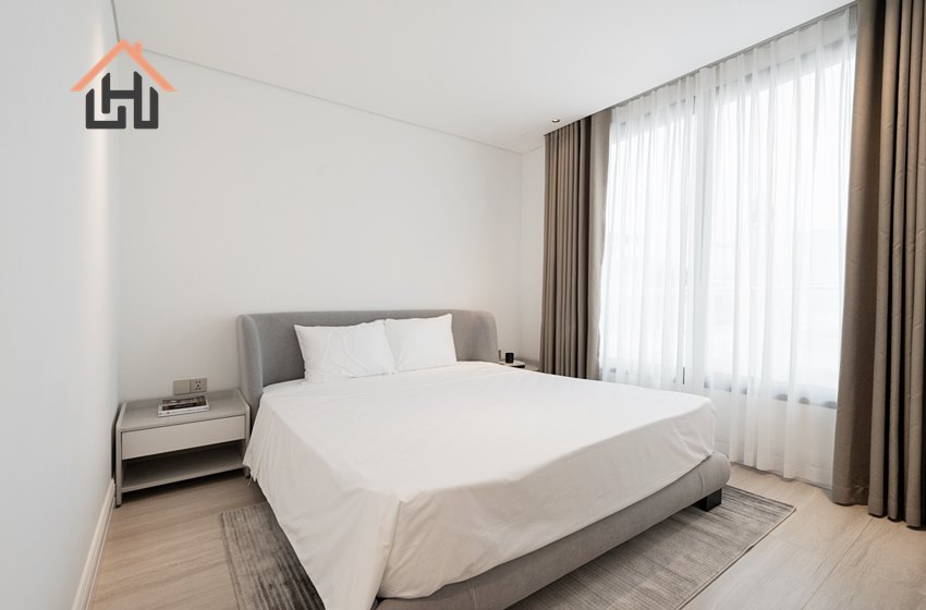 Lake view 2 bedroom apartment with spacious balcony for rent in Tay Ho, Hanoi