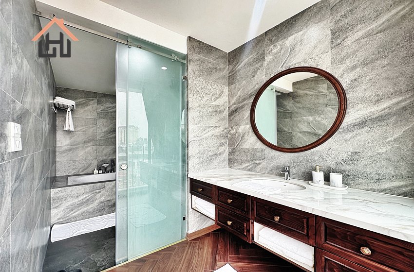 Lake-view duplex 3 bedroom apartment in Tay Ho, Hanoi
