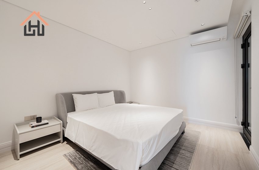 Lake view 2 bedroom apartment with spacious balcony for rent in Tay Ho, Hanoi