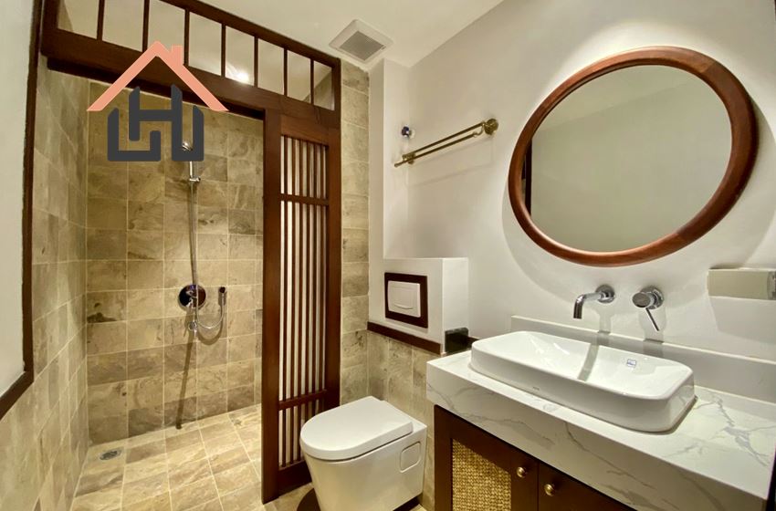 Good quality 3 bedroom apartment with balcony for rent in Tay Ho, Hanoi