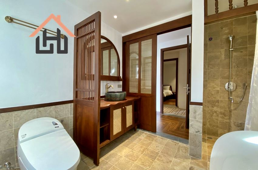 Good quality 3 bedroom apartment with balcony for rent in Tay Ho, Hanoi