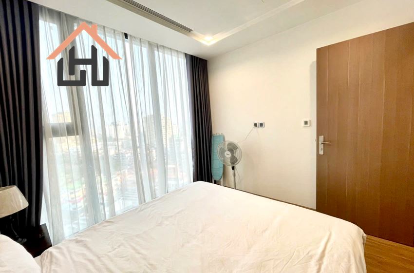 Modern 1BR Apartment with City View, Vinhomes Metropolis, Hanoi