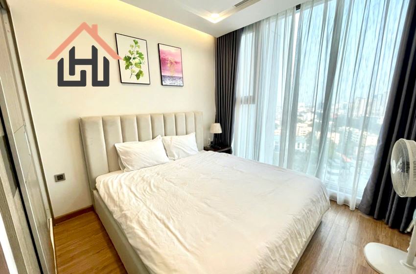 Modern 1BR Apartment with City View, Vinhomes Metropolis, Hanoi