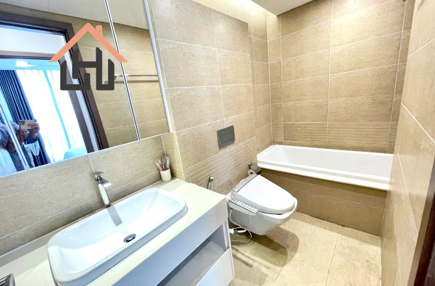 Modern 1BR Apartment with City View, Vinhomes Metropolis, Hanoi