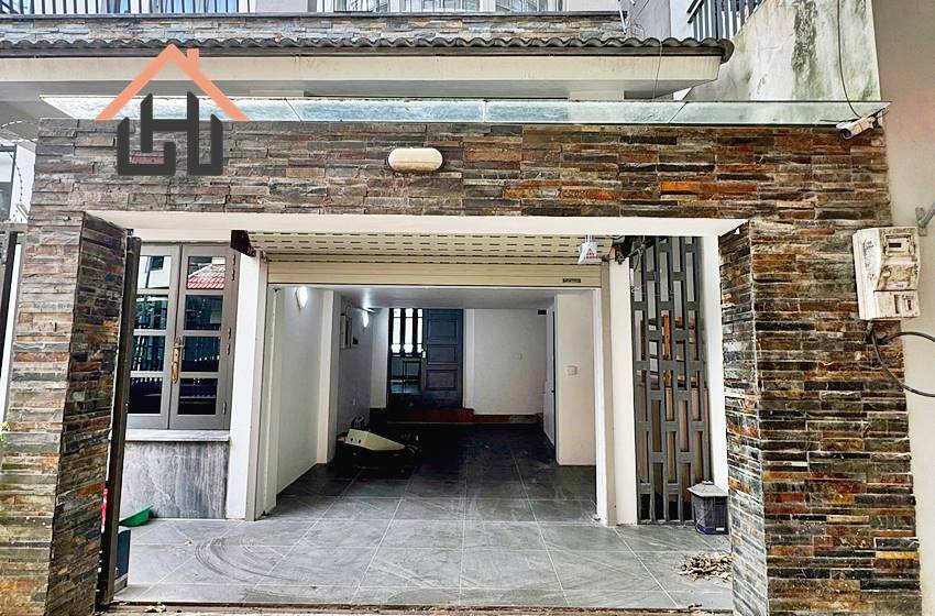 Beautiful house with 5 bedroom for rent in Tay Ho, Hanoi
