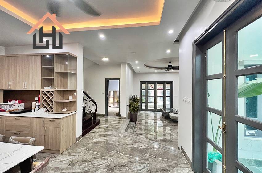 Beautiful house with 5 bedroom for rent in Tay Ho, Hanoi