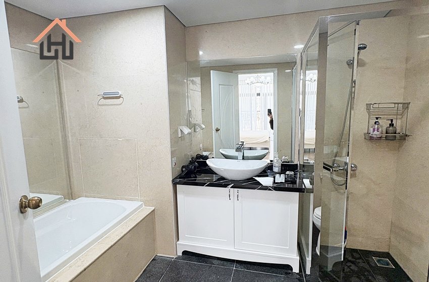 Beautifull 2 bedroom condominium for rent in Royal City, Hanoi