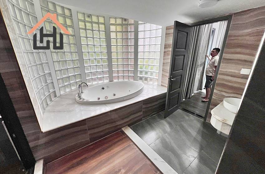Beautiful house with 5 bedroom for rent in Tay Ho, Hanoi