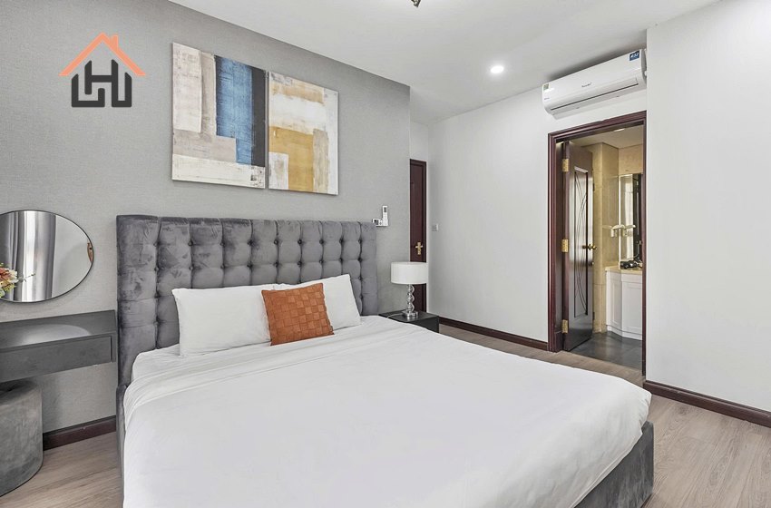 Nice 2 bedroom condominium apartment for rent in Royal city, Hanoi