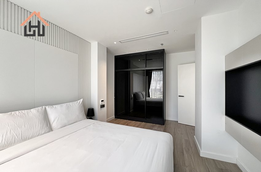Beautiful 2 bedroom apartment for rent in Hoan Kiem with spacious balcony, Hanoi