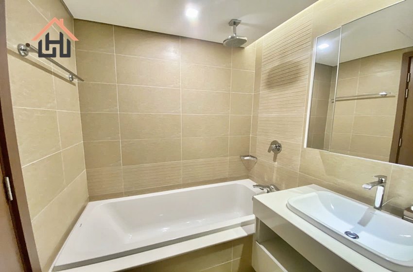 Nice 2 bedroom apartment for rent in Vinhomes Metropolis, Hanoi