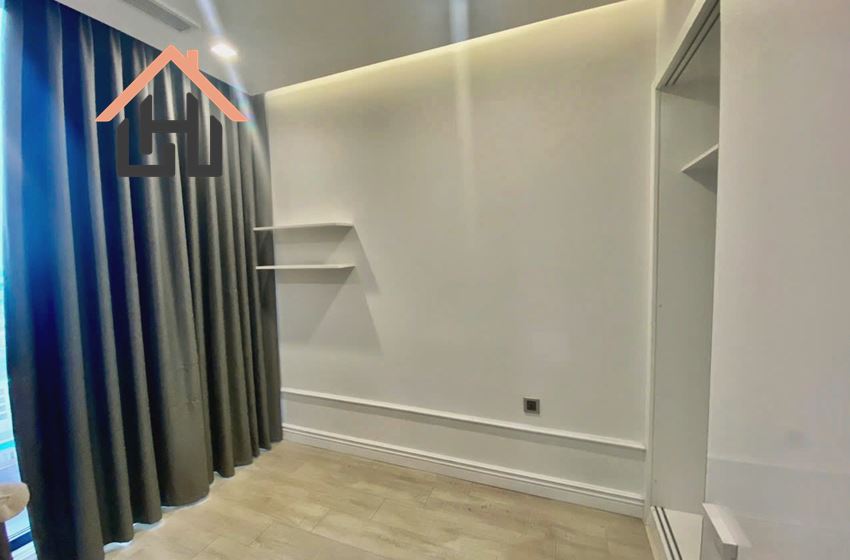 Modern High-Floor 2-Bedroom Apartment, Vinhomes Metropolis, Hanoi