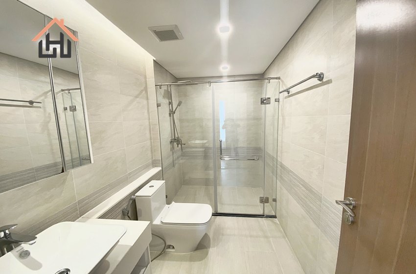 Nice 2 bedroom apartment for rent in Vinhomes Metropolis, Hanoi