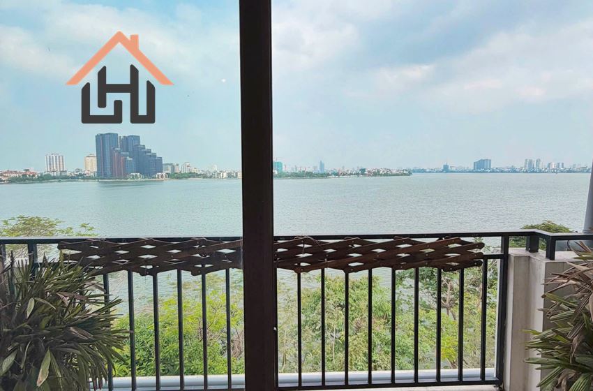 Stunning 1-Bedroom Duplex Apartment with lakeiew, Hanoi
