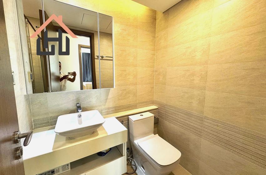 Bright & Stylish 2BR Apartment with Modern Furnishings, Vinhomes Metropolis, Hanoi