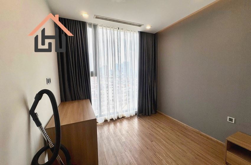 Bright & Stylish 2BR Apartment with Modern Furnishings, Vinhomes Metropolis, Hanoi