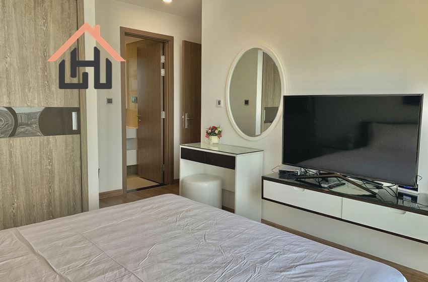 Nice 2-Bedroom Apartment with City View, Vinhomes Metropolis, Hanoi