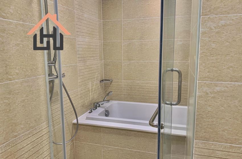 Nice 2-Bedroom Apartment with City View, Vinhomes Metropolis, Hanoi