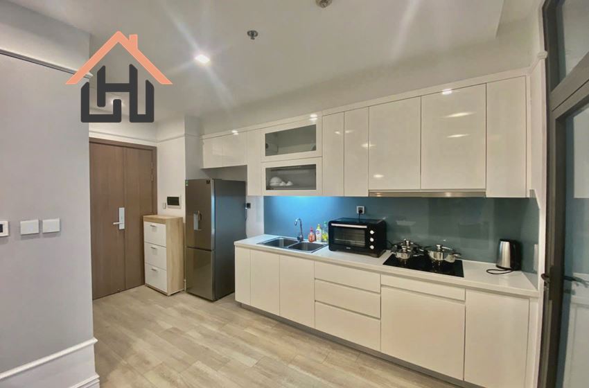 Modern High-Floor 2-Bedroom Apartment, Vinhomes Metropolis, Hanoi