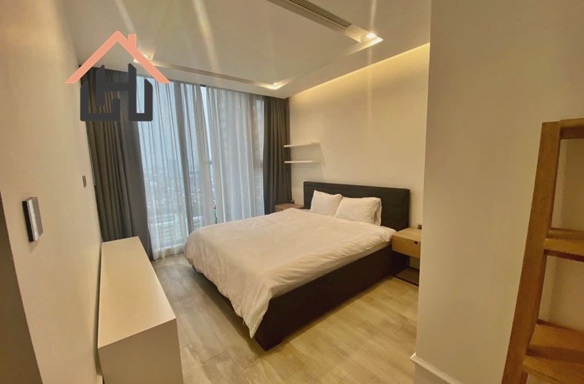 Modern High-Floor 2-Bedroom Apartment, Vinhomes Metropolis, Hanoi