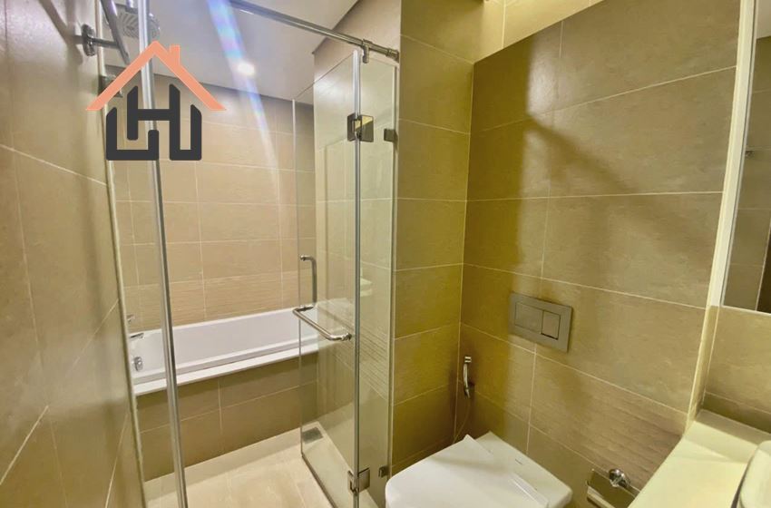 Modern High-Floor 2-Bedroom Apartment, Vinhomes Metropolis, Hanoi