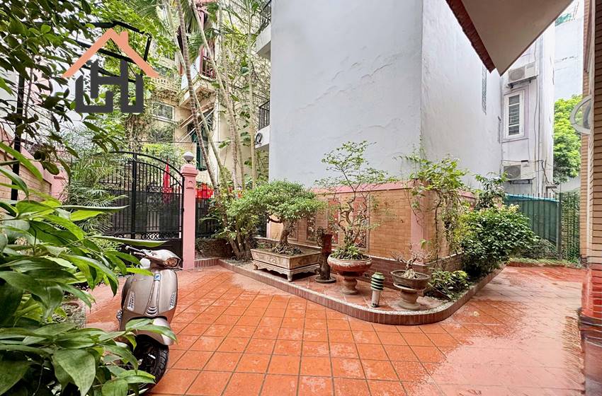 Spacious 3-Bedroom House with Yard in Dang Thai Mai, Tay Ho