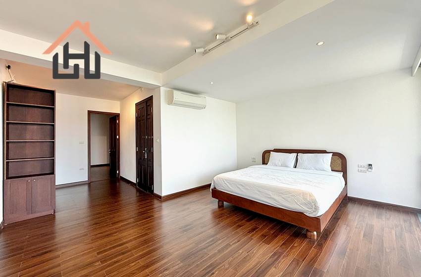 Duplex apartment with lake view and balcony for rent in Tay Ho, Hanoi