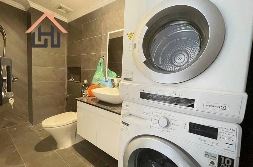 3-Bedroom House in Dang Thai Mai – Balcony & Private Yard