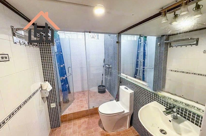 Spacious 4-Bedroom House with Private Garden in Central Tay Ho