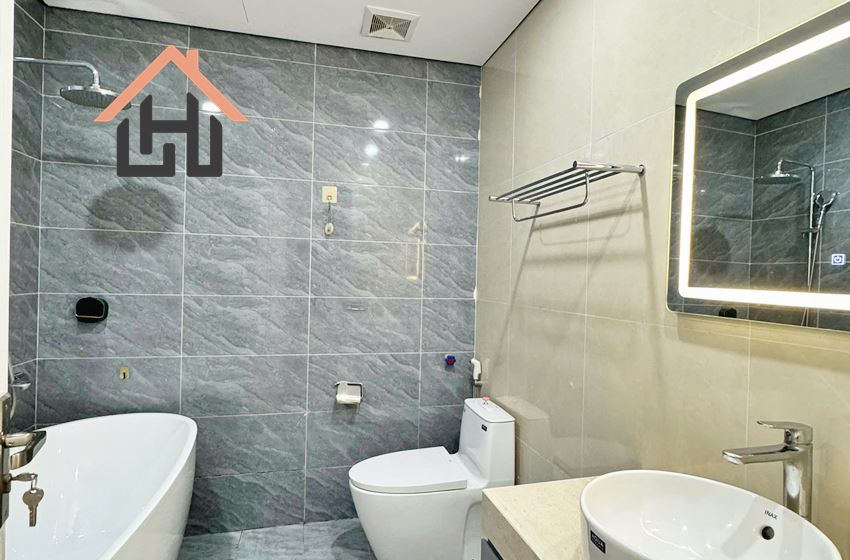 Spacious 2-Bedroom Apartment with Bathtub – Central Location, Hanoi