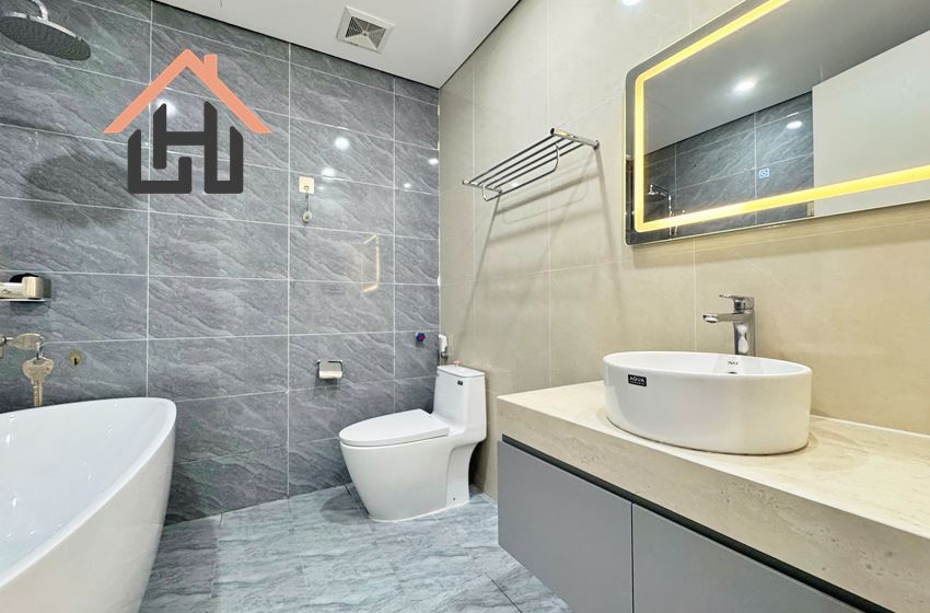 Spacious 2-Bedroom Apartment with Bathtub – Central Location, Hanoi