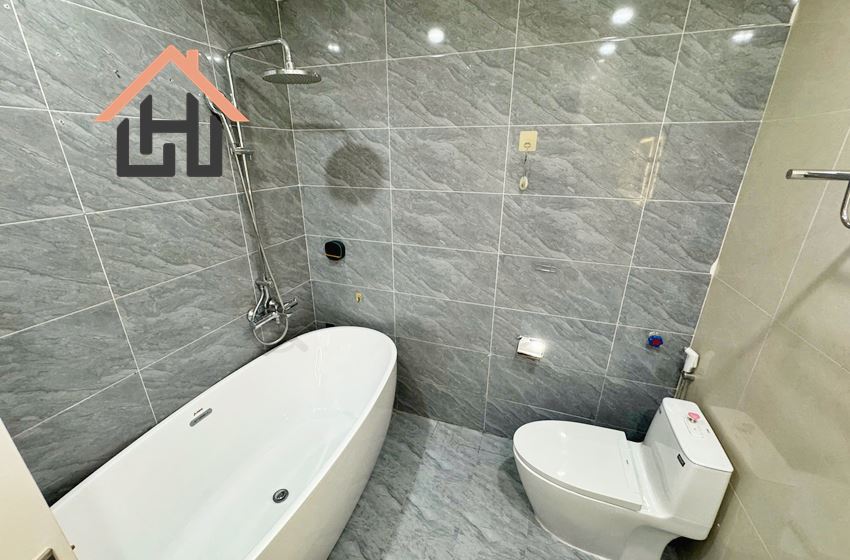 Spacious 2-Bedroom Apartment with Bathtub – Central Location, Hanoi