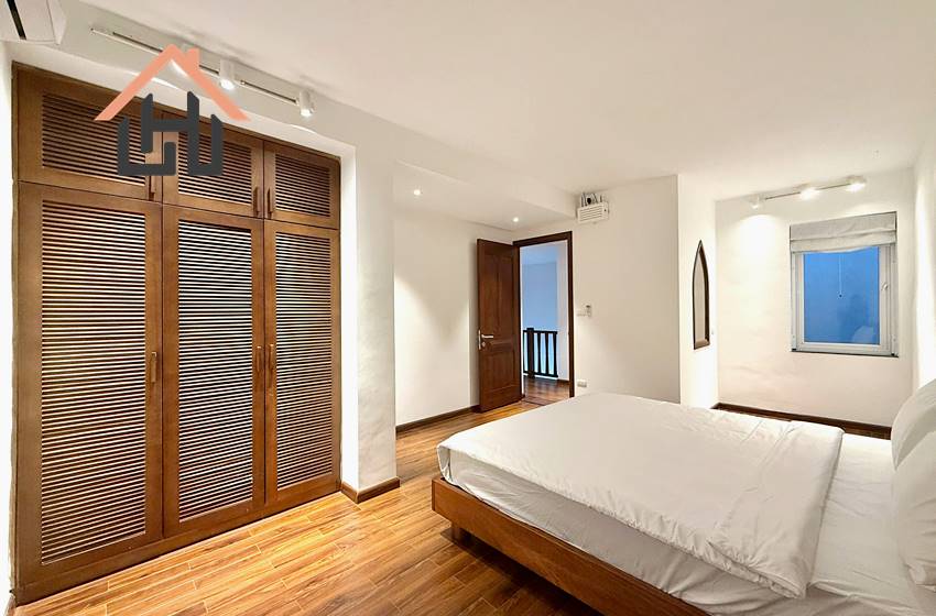 Duplex apartment with lake view and balcony for rent in Tay Ho, Hanoi