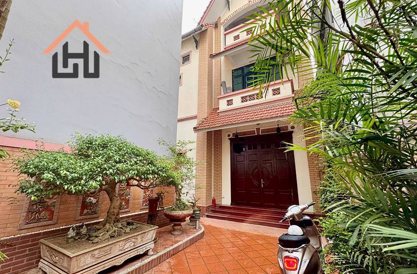 Spacious 3-Bedroom House with Yard in Dang Thai Mai, Tay Ho