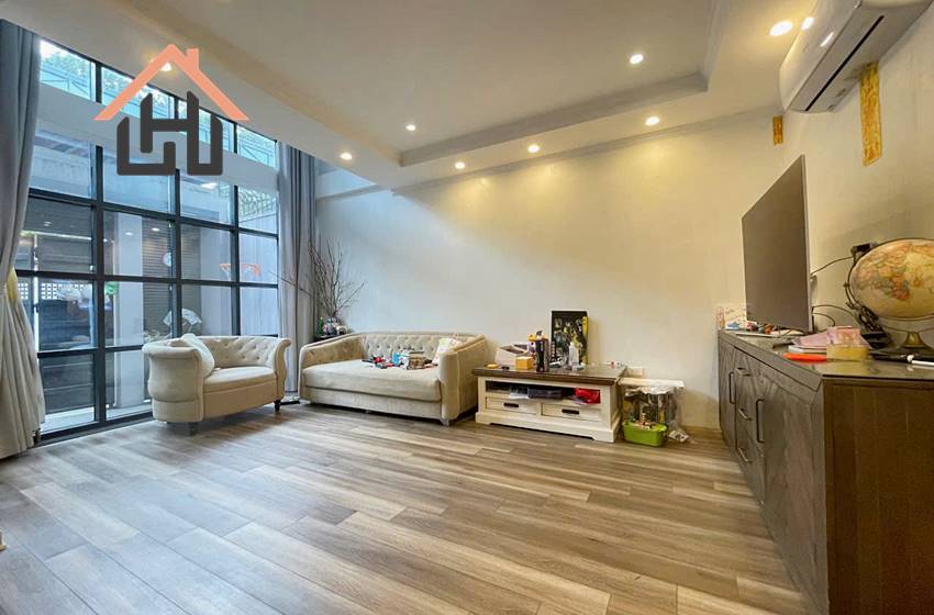 3-Bedroom House in Dang Thai Mai – Balcony & Private Yard