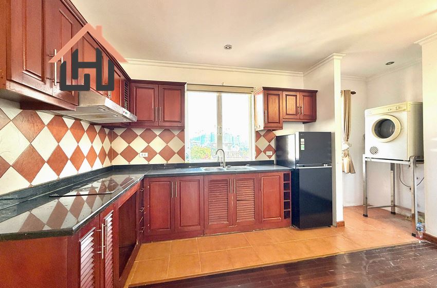 Spacious & Bright 2-Bedroom Apartment in Central Tay Ho, Hanoi
