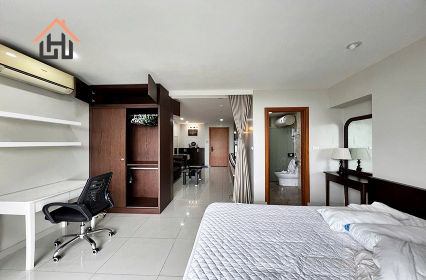 Lake view 1 bedroom apartment for rent in Truc Bach area, Hanoi