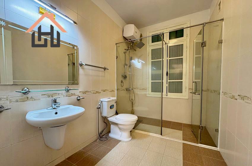 Spacious 3-Bedroom House with Yard in Dang Thai Mai, Tay Ho