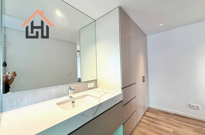 Beautiful 1 bedroom apartment with lake view for rent in Tay Ho.