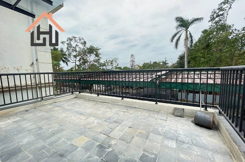 3-Bedroom House in Dang Thai Mai – Balcony & Private Yard