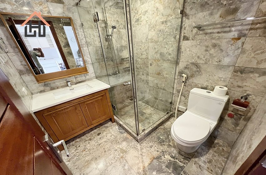 Lake view 1 bedroom apartment for rent in Ho Ba Mau area, Hanoi